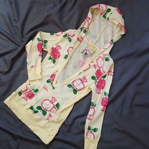 Thermal top with hood